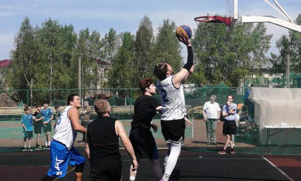 В Архангельске Олимпийский день отметили брейкингом и баскетбольным двоеборьем