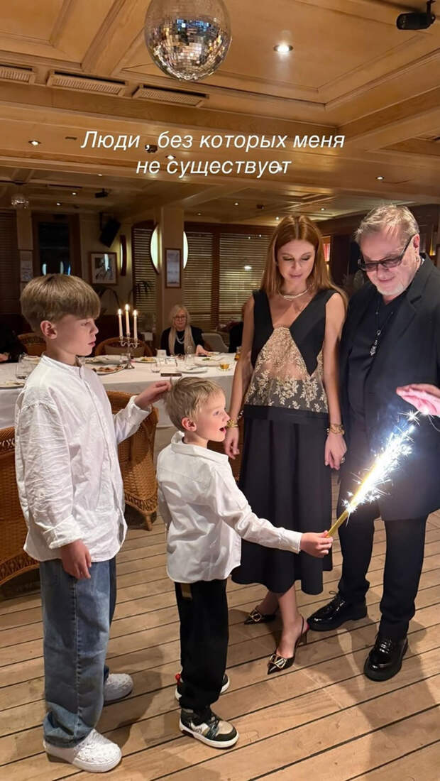 Наталья Подольская поделилась редким фото с Владимиром Пресняковым и сыновьями