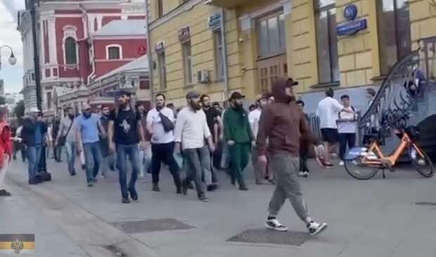 По поводу марша мигрантов в центре Москвы появились новые детали и подробности.  1. Отдельно отмечу.