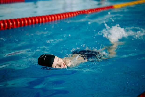 Делобанк создал уникальный арт-куар для сбора средств на исполнение мечты юного пловца