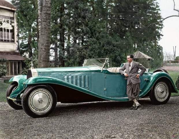 Жан Бугатти, инженер и дизайнер, стоит рядом со своим Bugatti Royale, 1932 год Жан Бугатти, инженер и дизайнер, стоит рядом со своим Bugatti Royale, 1932 год