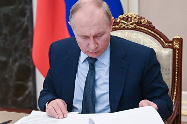 Путин поручил ФАС проверить магазины