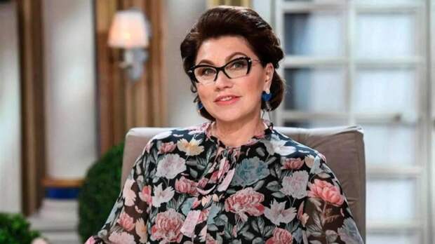 Роза Сябитова отказалась от пластических операций: «Буду стареть с чем есть»