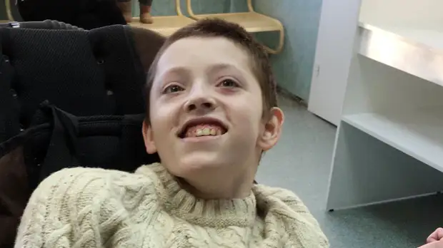 «Не могла выйти на связь»: родители детей-инвалидов добиваются права сопровождать их в больнице при заболевании COVID-19