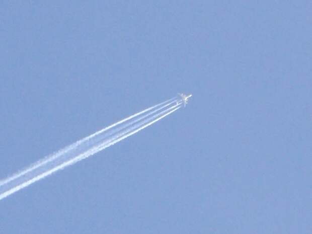 В воздушное пространство России залетел неизвестный американский самолёт