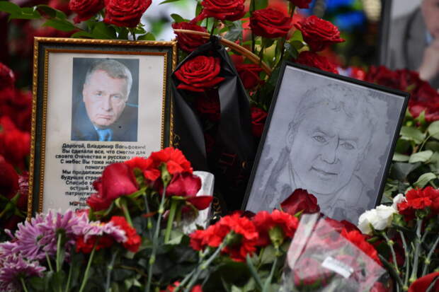 Голос сорвался на плач. Обнародована предсмертная просьба Жириновского