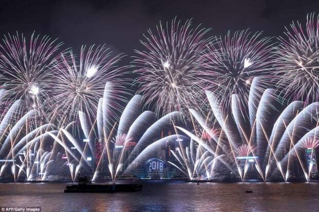 Гонконг, бухта Виктория города мира, новогодний, новый год, новый год 2018, празднование, фейерверк, фейерверки