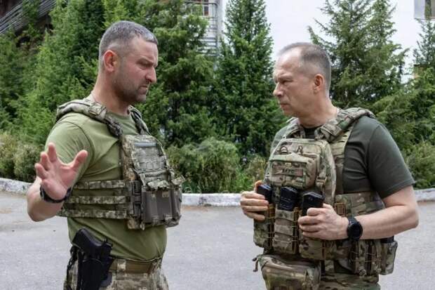 Украинские медиа сообщают о возможной отставке с поста главкома ВСУ Александра