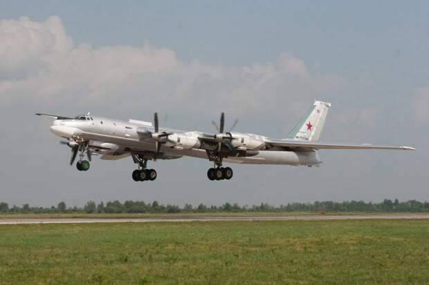 Минобороны РФ планирует в 2019 году получить четыре стратега Ту-95МС