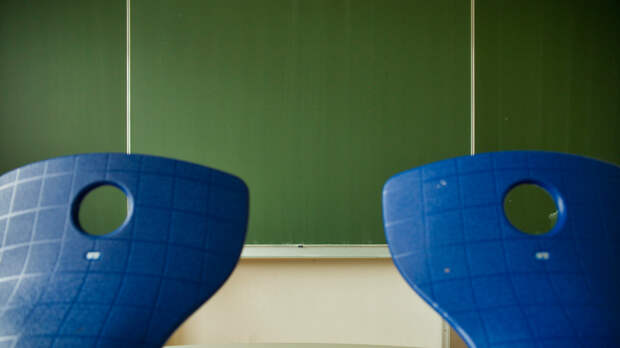 Деньги, подарки и «пятерки»: две учительницы совращали одного и того же подростка