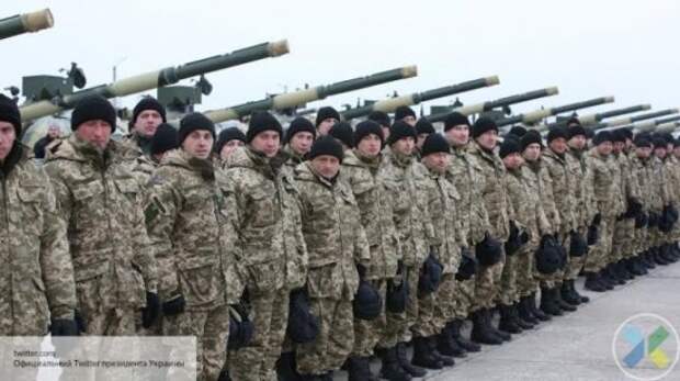 Пойдет ли Порошенко на более крупную провокацию: Украина перебрасывает к Крыму и Донбассу тяжелую бронетехнику 