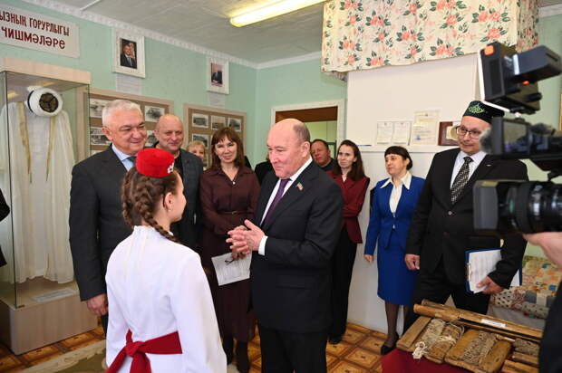 Марат Ахметов посетил Пестречинский район и оценил развитие образования и АПК