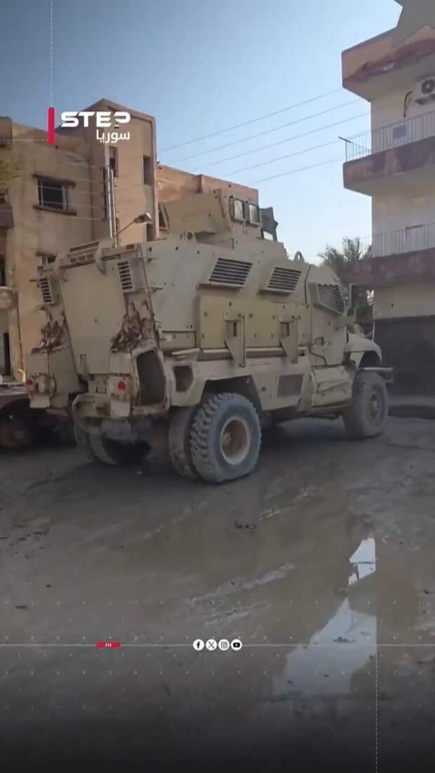 Брошенные курдами в городке Шадади под Хасакой американские бронеавтомобили