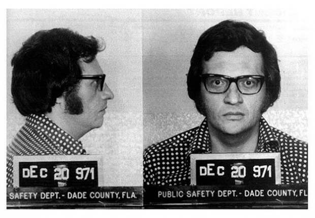 Ларри Кинг (Larry King) – 1971 (В декабре 1971 года он был арестован по подозрению в махинациях с деньгами)