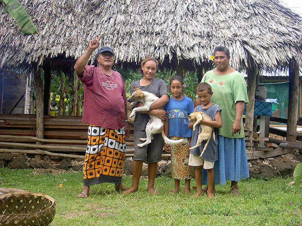 Обычная семья на Самоа.