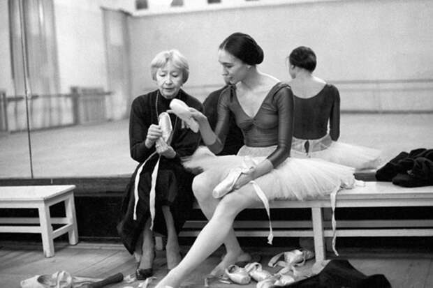 Как девочка Галина Уланова, которая не любила танцевать и боялась сцены, стала одной из величайших балерин мира