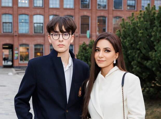 Певица Зара опубликовала фото с сыном в день его рождения