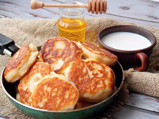 Очень вкусно с медом и холодным молоком