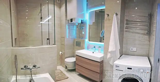 Черно-белая магия питерской сталинки с потолком-хамелеоном