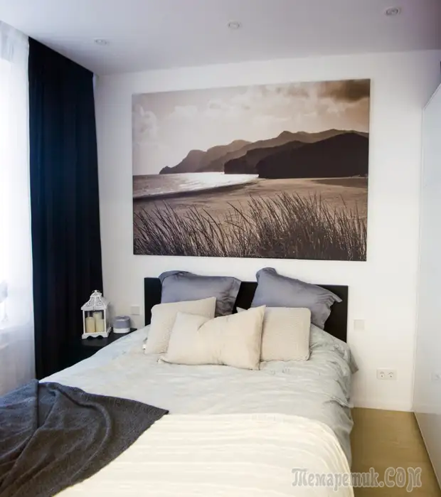 Черно-белая магия питерской сталинки с потолком-хамелеоном