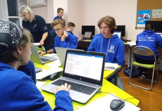 Пять учеников школы в Лианозове выиграли конкурс от WorldSkills Russia