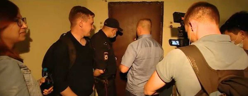 В этой квартире держали младенцев с няней. Скриншот видео.