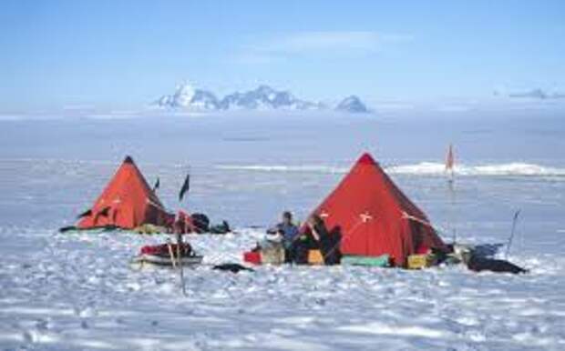 полярники в Антарктике