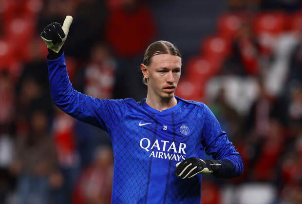 Оценены шансы Сафонова сыграть за ПСЖ в плей-офф Лиги чемпионов больше своего конкурента