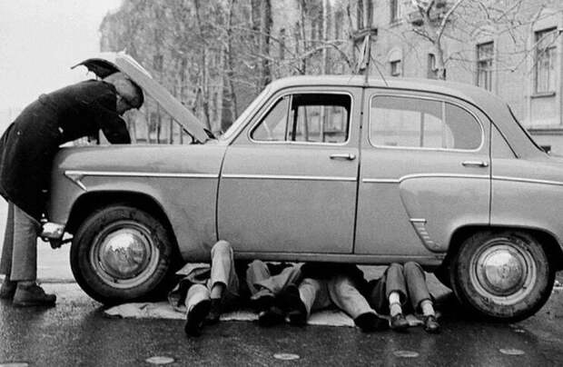 Советский автомобиль он такой, он нужен для всей семьи. Фото из открытого источника yandex.ru/images.