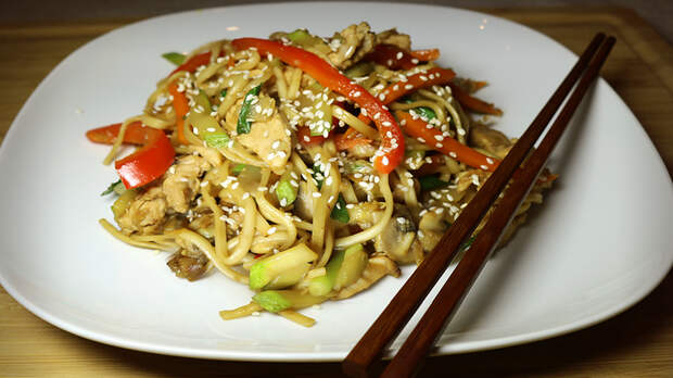 Удон с курицей и овощами Еда, Рецепт, Лапша, Удон, Длиннопост, Видео