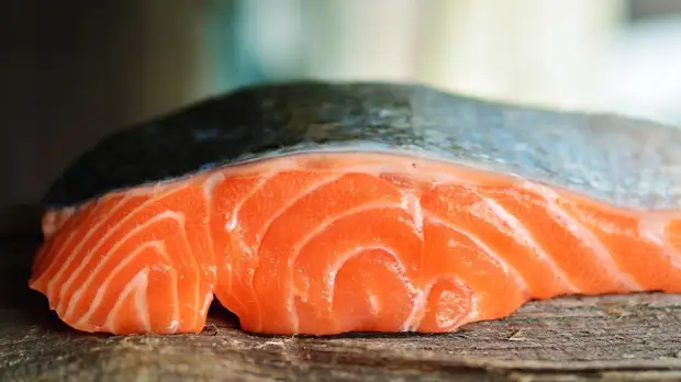 Диетолог Нефёдова рассказала, кому стоит отказаться от красной рыбы