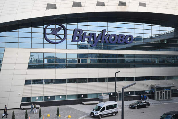 Аэропорт Внуково временно принимает и отправляет рейсы по согласованию