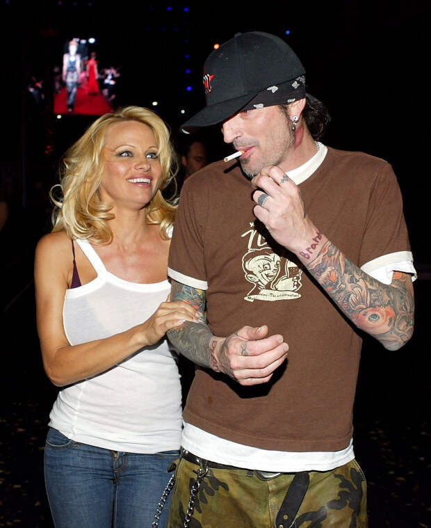 Actress Pamela Anderson (L) and Tommy Lee leave the 'Rodeo Walk of Style' Award on Rodeo Drive March 28, 2004 in Beverly Hills, California. (Photo by Carlo Allegri/Getty Images)