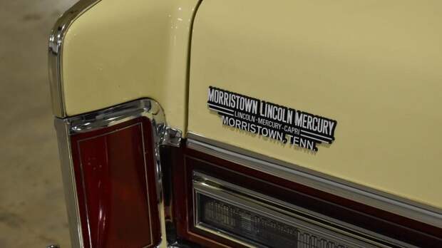 Пара Lincoln Continentals 1979 года без пробега уйдет с молотка