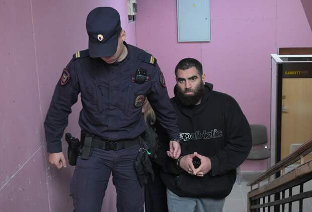 Блогера Маркаряна отправили в колонию за оскорбление в интернете. Он обматерил героя-красноармейца Матросова