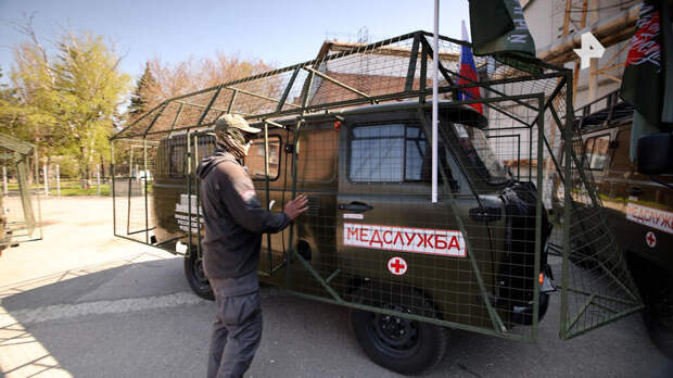 Народный фронт передал военным медикам 35 "буханок" с бронеодеялами