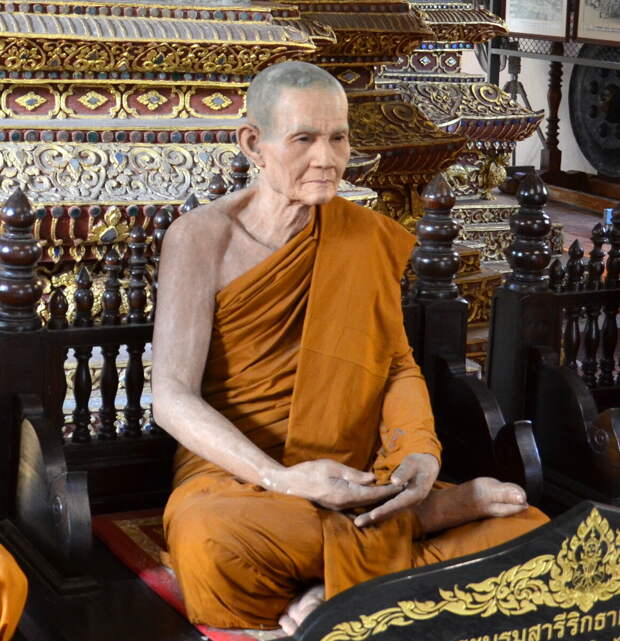 Восковая фигура монаха в Храме Ват Пра Синг в Чианг Мае. Фото автора.
