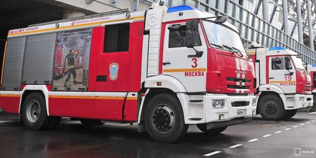 У торгового центра на проспекте Мира загорелись бытовки