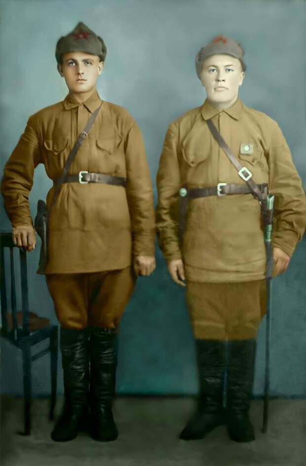 Справа мой дед Агеев Василий Филиппович, фото 30.11.1925 года. Погиб в Зимнюю войну 28 февраля 1940 года. Прислал Олег Потехин.jpg