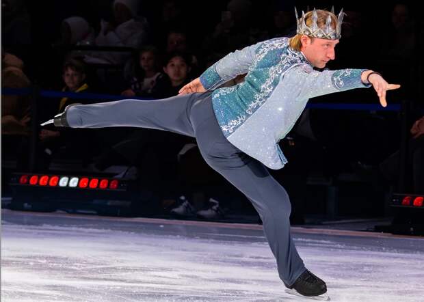 В Москве с большим успехом прошла премьера ледового шоу «Белоснежка» Евгения Плющенко и Яны Рудковской