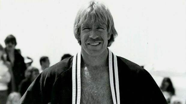 Умер Чак Норрис. Почему я никогда его не забуду