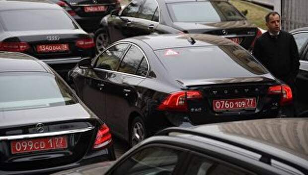 Автомобили с дипломатическими номерами. Архивное фото Автомобили с дипломатическими номерами. Архивное фото