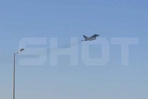SHOT: российские туристы в Шарм-эш-Шейхе паникуют из-за истребителей в небе