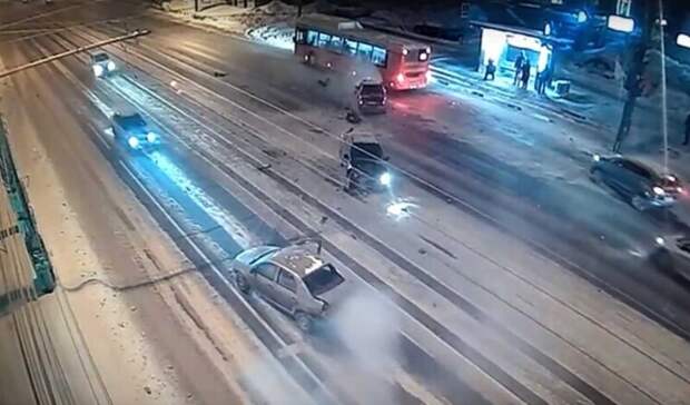 Уголовное дело завели из-за наледи, повлекшей смертельное ДТП на проспекте Гагарина