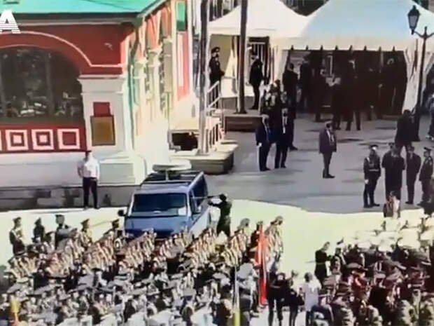 Нападение солдата на машину ФСО перед парадом Победы в Москве (2020)| Фото: twitter.com/bazabazon
