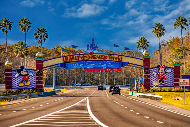 Американец с весом 151 кг судится с Walt Disney World после падения на горке