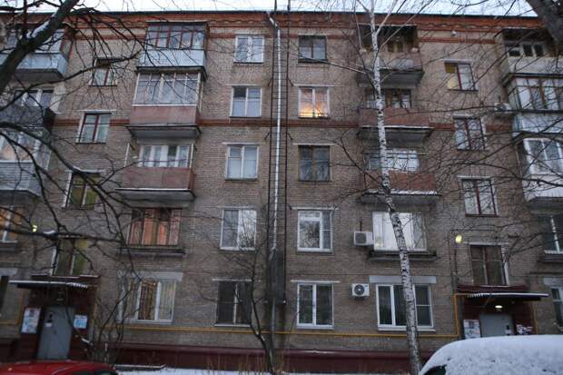 Водосточная труба на доме 24 на улице Чистова / Фото: Ярослав Чингаев, «Юго-Восточный курьер»