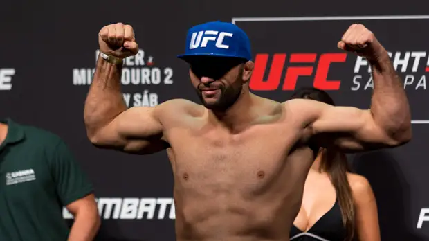 Антигулов проиграл Олексейчуку нокаутом на турнире UFC в Санкт-Петербурге