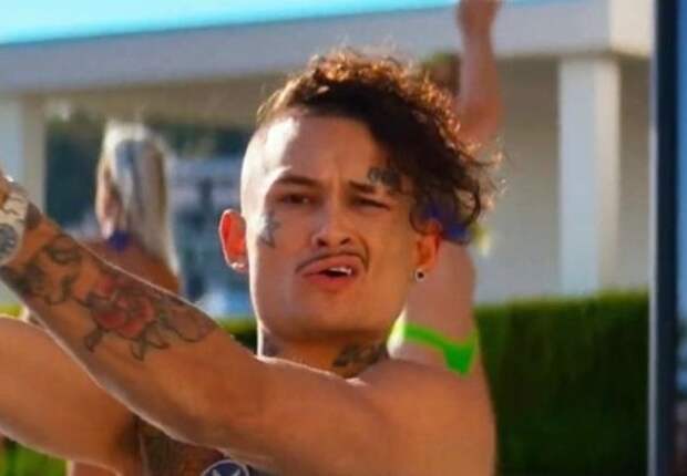 Моргенштерн: «Обожаю Россию, хочу на дачу в Уфу, в серые переулки Питера. Но боюсь...»