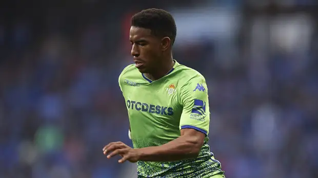 «Барселона» объявила о переходе футболиста «Бетиса» Фирпо